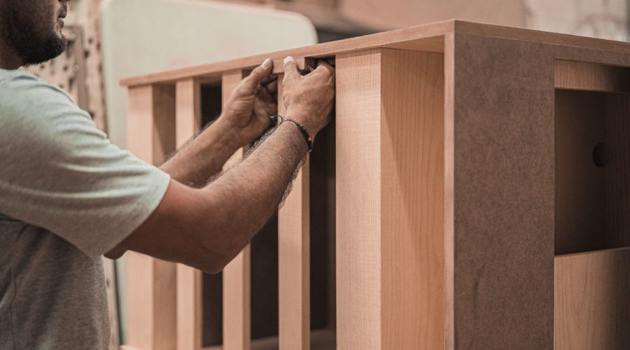 branza meblarska splacila dlug