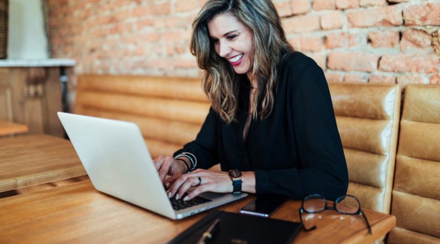 niezalezna finansowo kobieta